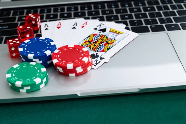 Play'n GO slot game interface on 8zk mobile app showing spin button and bet controls